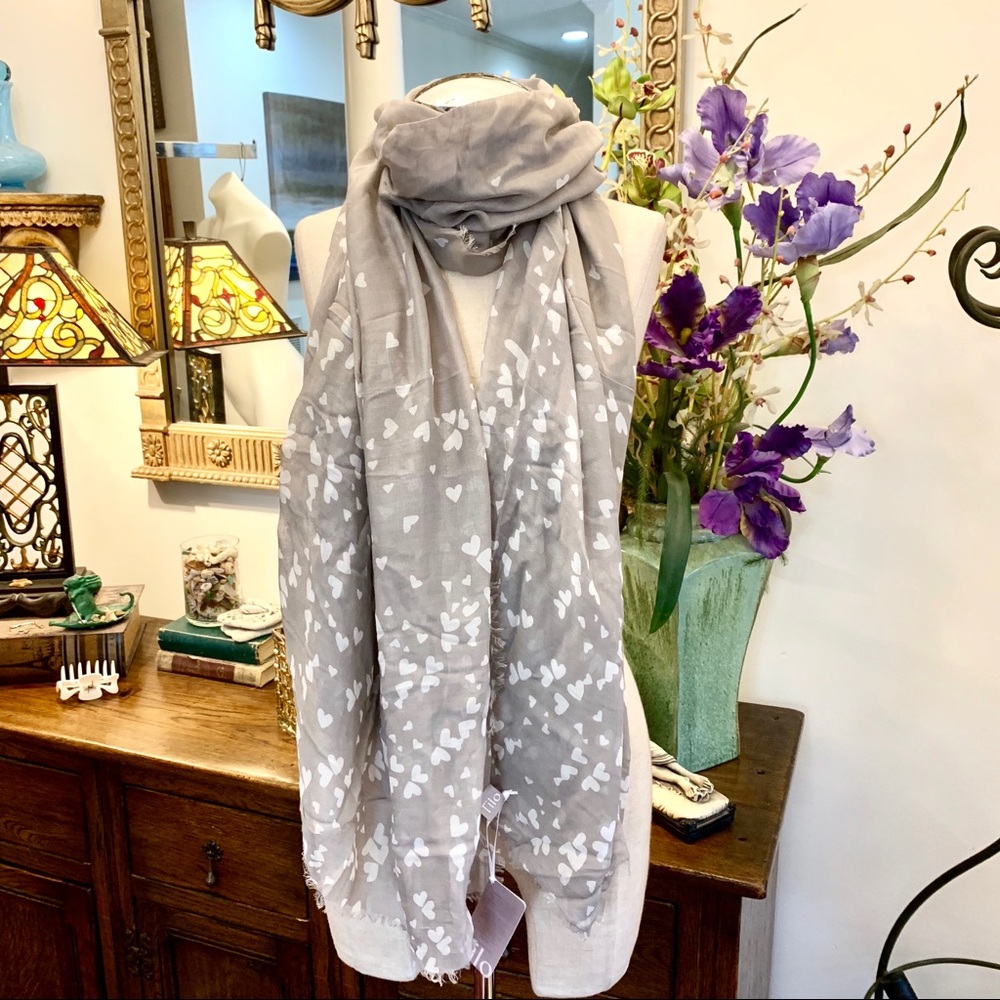Tilo Heart Scarf